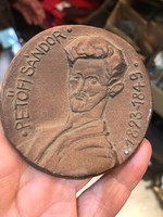 Petőfi Sándor kerámia emlékérem, 8 cm-es átmérőjű.