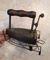 Old bronze iron with removable iron core, a rarity, excellent for lakber.