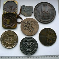 7 foreign plaques, medals and bronze sculptures related to the arts in one