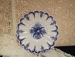 Eladó régi kerámia szlovák kézzel festett kék virágos falra is akasztható dísz tányér!