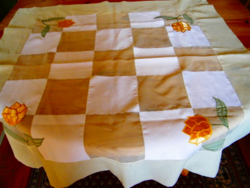 Beautiful 85 x 85 cm tulip patterned tablecloth v