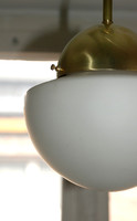 Art deco - Bauhaus réz menyezeti lámpa felújítva - savmart tejüveg félgömb búra