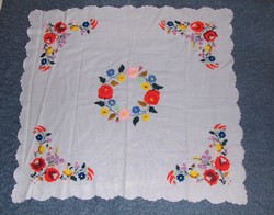 Hand embroidered tablecloth from Kalocsa 75 * 82 cm (28)