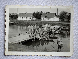 Pontonhíd katonákkal csoport fotó  I.vh .  6,4x8,5cm