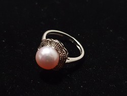 Shell pearl silver ring size 8! 4 carats!
