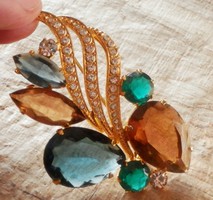 Brooch with large stones