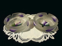 Különleges, egyedi kézzel festett lila virágos opálos üveg hamutál, hamutartó