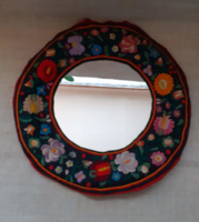Régi posztóalapon Ó matyó hímzéssel készített falra akasztható tükör