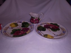 Set of two floral decorative plates + small jugs