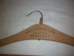 Antik ruha vállfa  nagykovácsy üzletház budapest