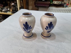 2 Dutch vases