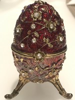 Fabergè stílusú, kristályokkal díszített meggyszínű tojàs