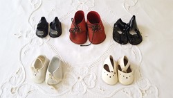 5 pár régi, játékbaba cipő