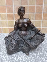 Tóth vali bronze statue