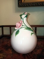 A specially shaped rose vase made of legacy
