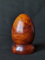 Thuja root in egg holder