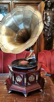 Tölcséres gramofon hanglejátszó készülék ( 8 szöglet alakú)