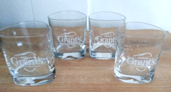 4 db William Grant's Scotch Whisky-s háromszög alakú üveg pohár