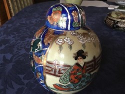 Satsuma kézzel festett fedeles váza, 16 cm
