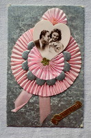 Vintage  romantikus decoupage ezüst hátterű textil szalagos  fotó képeslap udvarlás