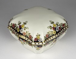 1I096 Nagyméretű vajszínű Zsolnay Sissy porcelán bonbonier