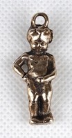 1I068 Copper peeing baby boy from Brussels with figurine hanger