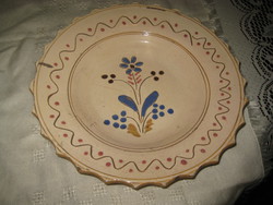 The wall plate of Óbánya is the work of István teimel Sr., who made the pottery of Óbánya famous