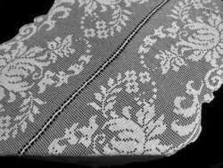 Beaten lace tablecloth 102 x 75 cm