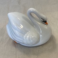 Különleges porcelán hattyú
