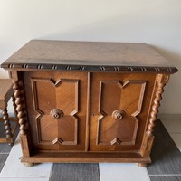 Colonial dresser