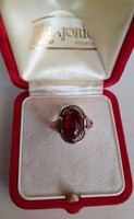 Retro gold colored copper women's ring adorned with red busy glass stones