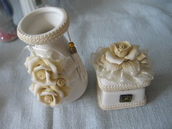 Shabby chic romantikus, plasztikus rózsás fehér kerámia váza és ékszeres dobozka esküvőre is