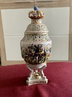 Capo di monte áttört fedeles váza, sokalakos  darab