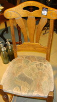 Four dining chairs in good condition. The four pieces are HUF 25,000. Solid oak upholstery is flawless.