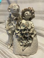Kovács Éva kerámia szobor: házasodó pár 20 cm