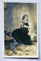 Antik  üdvözlő fotó képeslap  kenyérevő kisleány