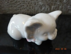 German porcelain, white, lying elephant, length 8.3 cm. He has!