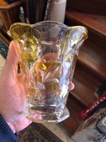 Üveg váza, 15 cm magas, hibátlan állapotban.ritkaság, öntött.