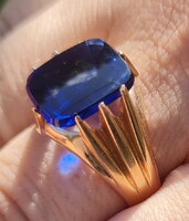 14k arany pecsétgyűrű különleges kék kővel