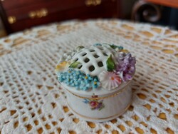 Antique marked alt wien / vienna / porcelain jewelry box with beautiful pattern, flawless