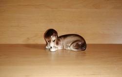 Tacsi tacskó kutya porcelán figura 10 cm hosszú 5 cm magas (po-1)
