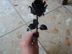 Kovácsoltvas rózsa