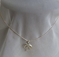 Delfin medállal ezüst színű nyaklánc