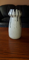 Retró, jelzett fehér- fekete mázas kerámia váza