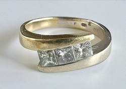 96T. 1 Forintról! 18 Karátos Arany (5 g) gyűrű 0,5 Ct PRINCESSE Csiszolású Gyémánttal!