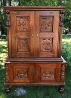 Antik hatású kabinet-szekrény