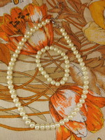 Beaded necklace and bracelet set