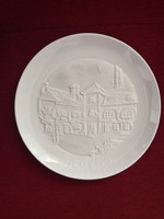 Herendi litofán tányér, 3 dimenziós, a Herendi porcelánmanufaktúra épületét ábrázolja