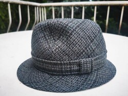 Surda hat
