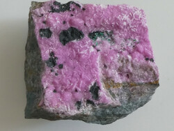 Kobaltkalcit: természetes, kobalt tartalmú Kalcit ásvány, apró Malachit kristályokkal. 189 gramm.